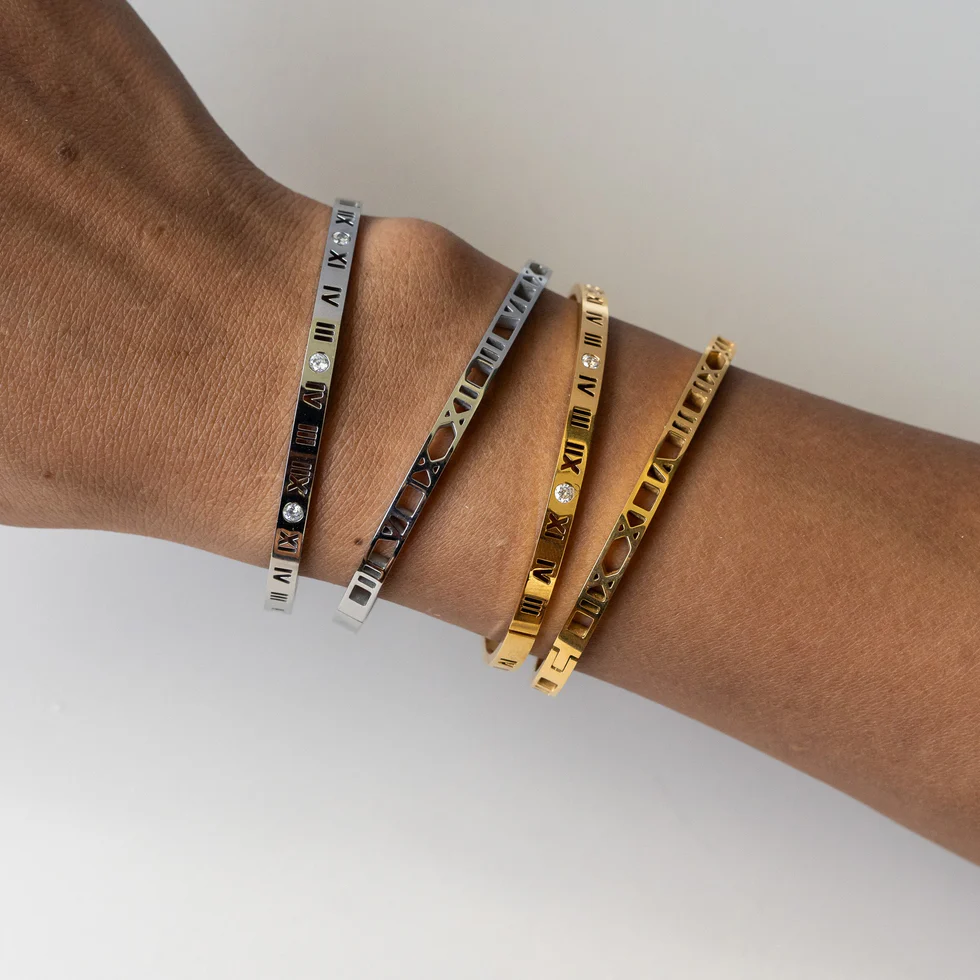 LiviaandValeriaWorn2048px-min_e8bcf080-ba77-4317-b13c-50cd187e4bef